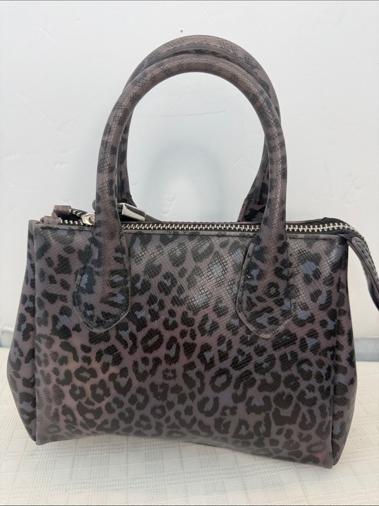 GUM DEIGNS Handbags - GUM DESIGN Leopard Print Satchel Handbag -